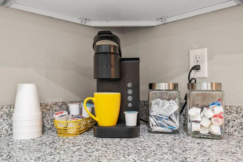 Pet-Friendly, Heated Pool, Close To Everything 3 Bedroom Home Даннеллон Экстерьер фото