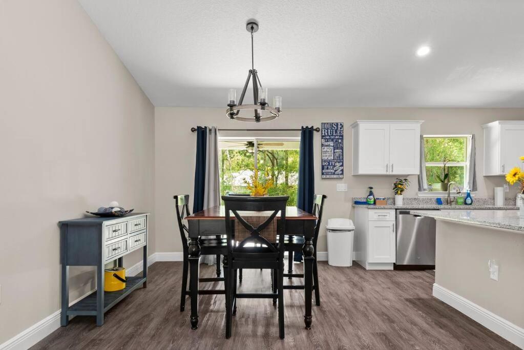 Pet-Friendly, Heated Pool, Close To Everything 3 Bedroom Home Даннеллон Экстерьер фото